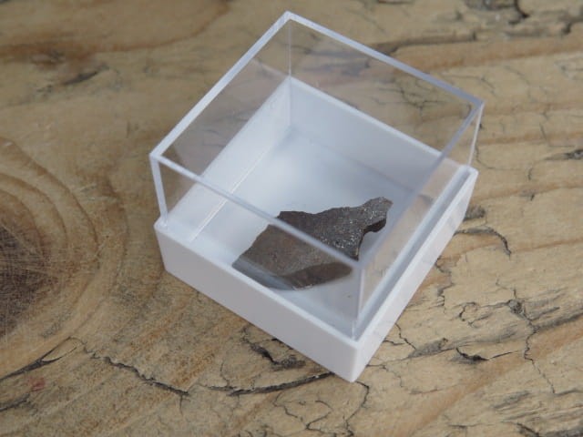 Meteoryt kamienny * NWA 13165 1,11g * certyfikat autentyczności