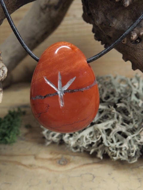 Algiz - runa na kamieniu - jaspis czerwony - wisior