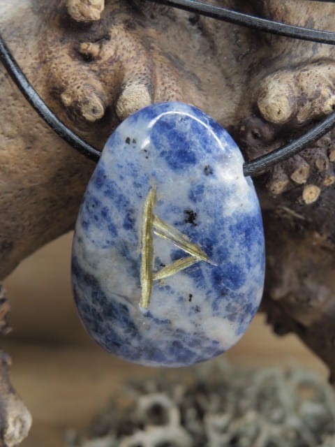 Durisaz - runa na kamieniu - sodalit - wisior