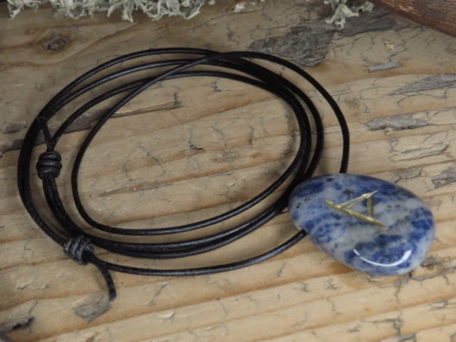 Durisaz - runa na kamieniu - sodalit - wisior