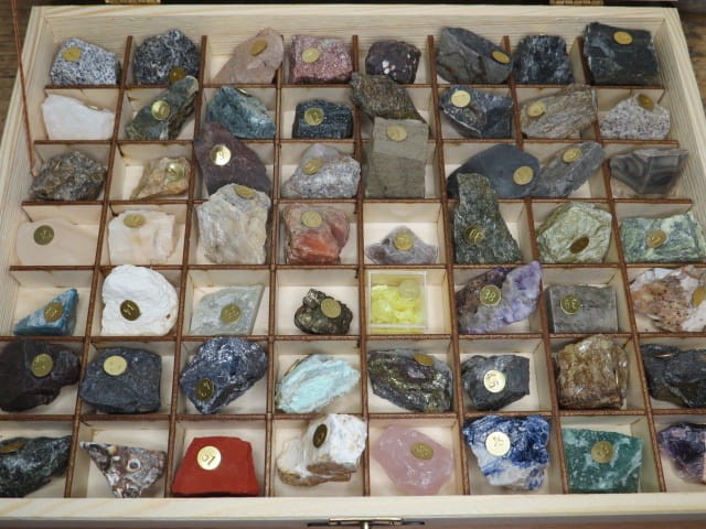 Zestaw – skały i minerały 56 okazów