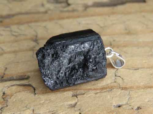 turmalin czarny szerl - wisior