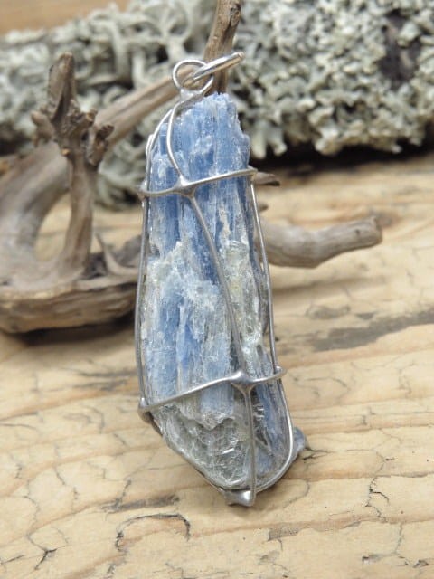 dysten - cjanit wisior * amulet ochronny - rozwój duchowy