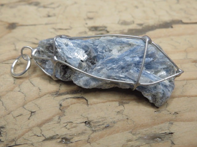 dysten - cjanit wisior * amulet ochronny - rozwój duchowy