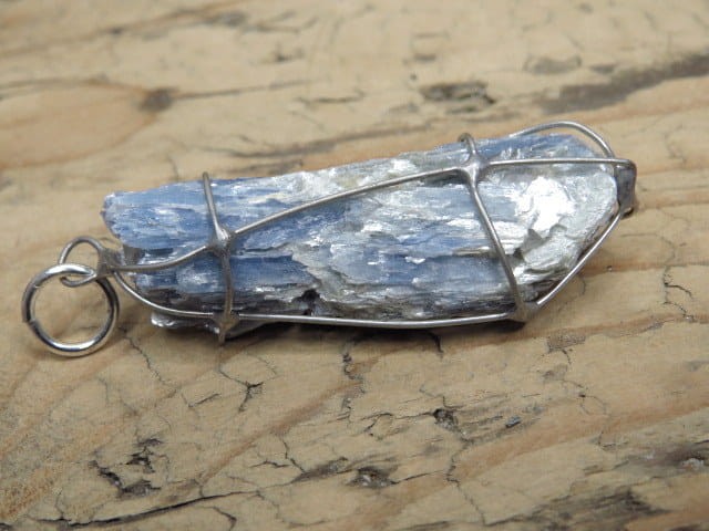 dysten - cjanit wisior * amulet ochronny - rozwój duchowy