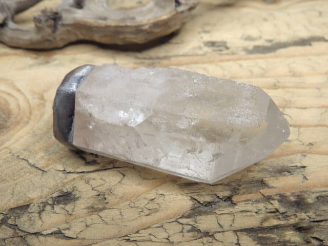 duży wisior z kryształu górskiego