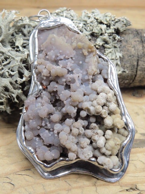 chalcedon winogronowy wisior