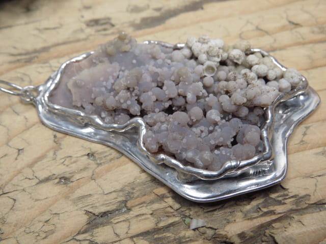 chalcedon winogronowy wisior