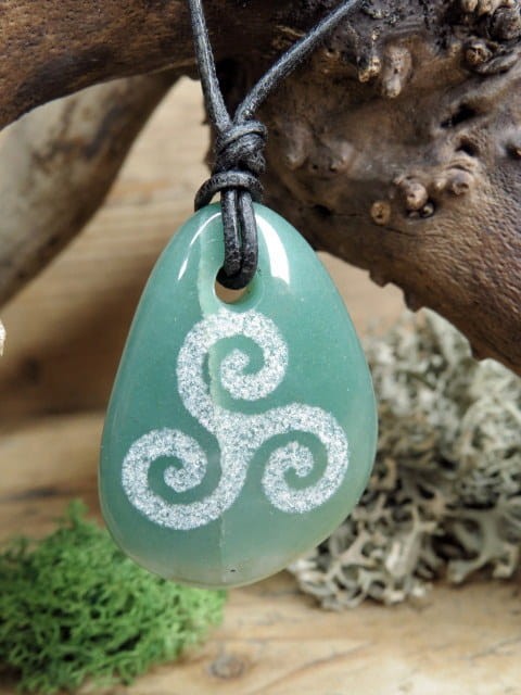 wisior trikselion na kamieniu - awenturyn - amulet na rzemieniu