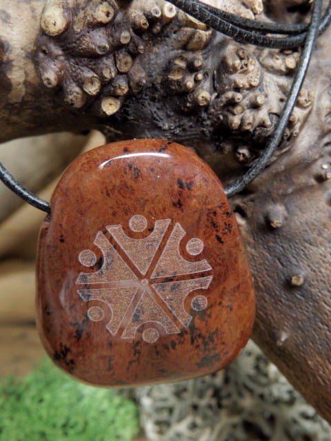 Symbol Peruna - wisior na kamieniu - obsydian mahoniowy