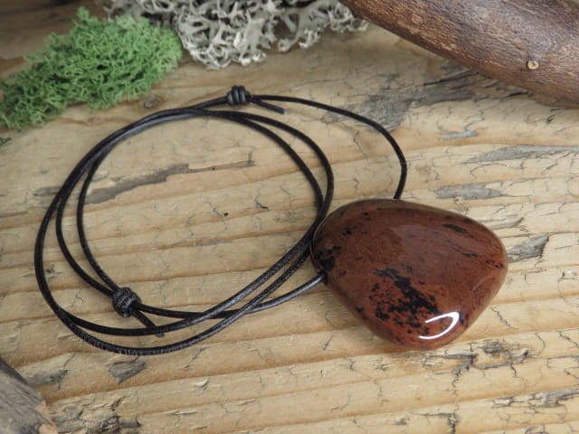 Symbol Peruna - wisior na kamieniu - obsydian mahoniowy