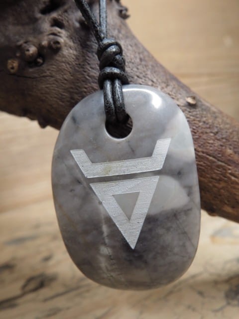 Symbol Welesa - wisior na kamieniu - marmur - biżuteria słowiańska