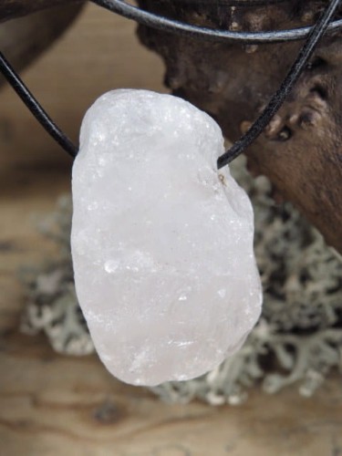 kryształ górski surowy * amulet na rzemieniu