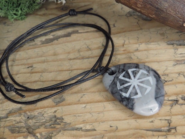 Swarga, Swarzyca, Swarożyca - marmur - wisior