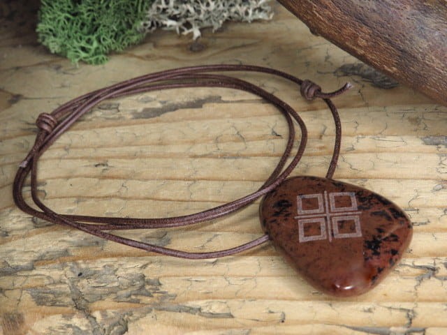 wisior Bogini Mokosz na kamieniu - na obsydianie mahoniowym - biżuteria słowiańska