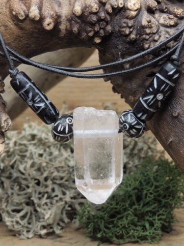 kryształ górski * amulet ochronny na rzemieniu