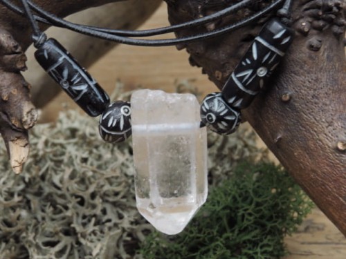 kryształ górski * amulet ochronny na rzemieniu