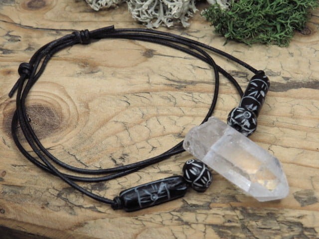 kryształ górski * amulet ochronny na rzemieniu