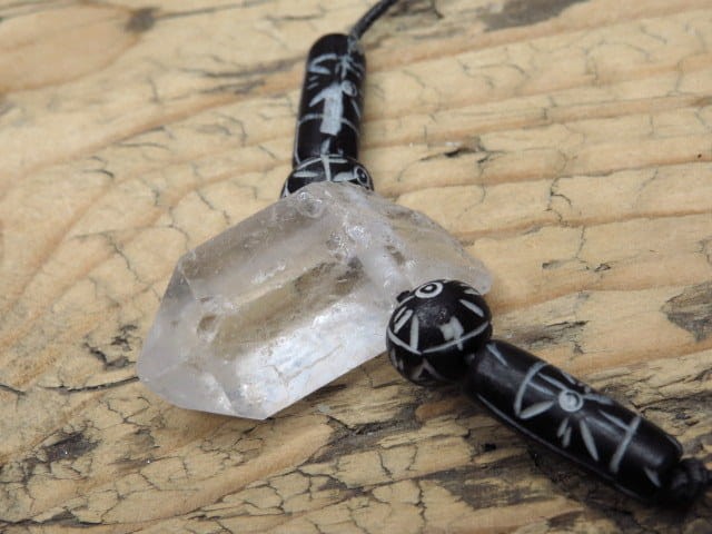 kryształ górski * amulet ochronny na rzemieniu