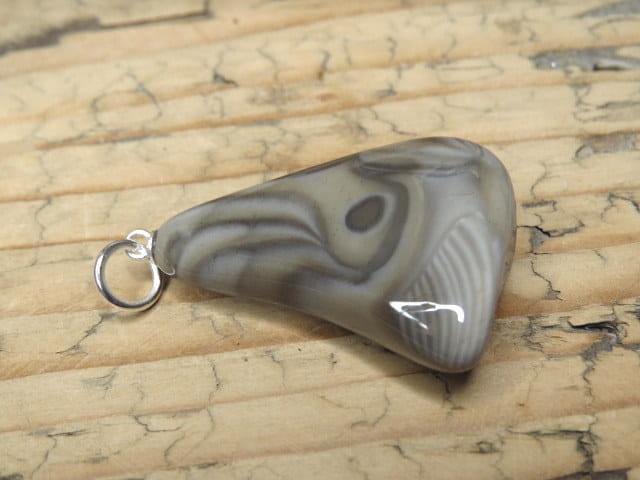 krzemień pasiasty - wisiorek