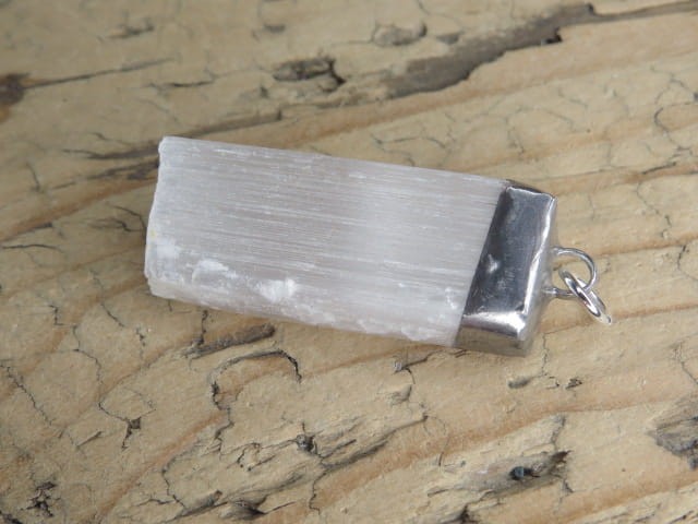 selenit surowy * wisior