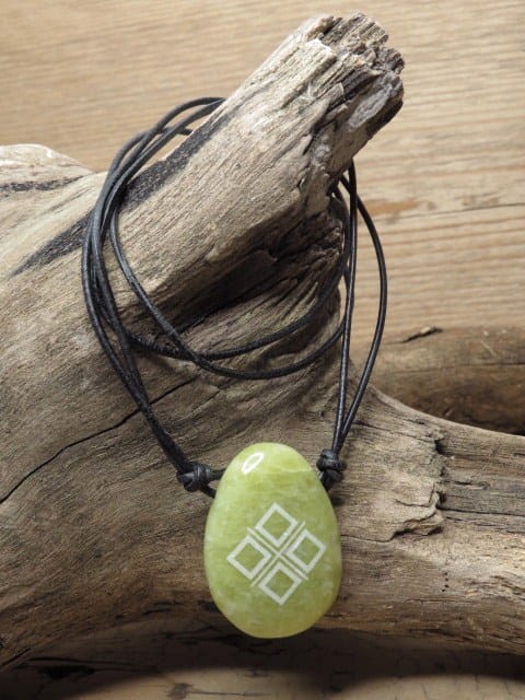 wisior Bogini Mokosz na kamieniu