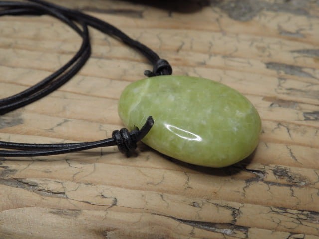 wisior Bogini Mokosz na kamieniu