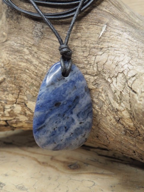 sodalit * amulet na rzemieniu