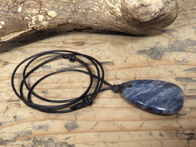 sodalit * amulet na rzemieniu