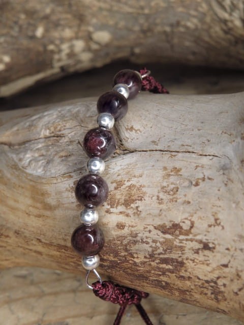 granat - kamień nadziei i odwagi * bransoletka makrama