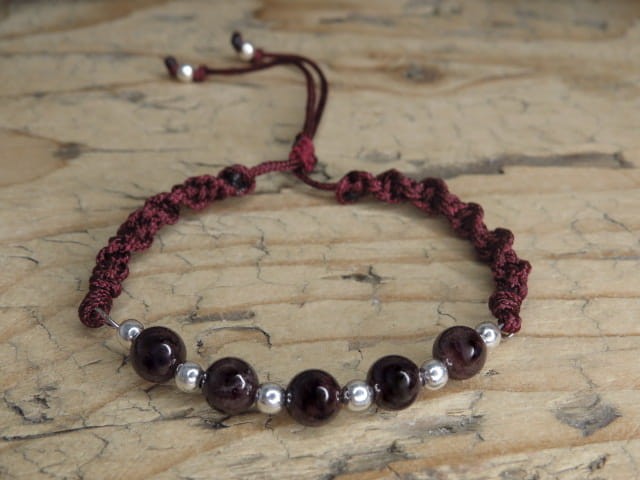 granat - kamień nadziei i odwagi * bransoletka makrama
