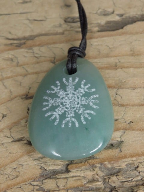 Aegishjalmur -Tarcza Algizowa - wisior na kamieniu - na awenturynie