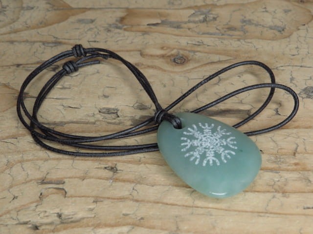 Aegishjalmur -Tarcza Algizowa - wisior na kamieniu - na awenturynie