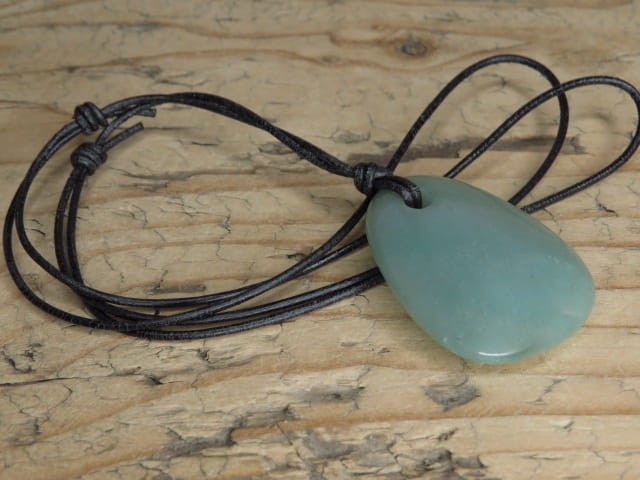 Aegishjalmur -Tarcza Algizowa - wisior na kamieniu - na awenturynie