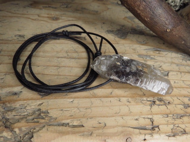 kwarc dymny * amulet  na rzemieniu - ochrona i spokój