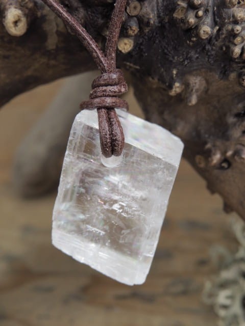 kalcyt - szpat islandzki - wisior na rzemieniu