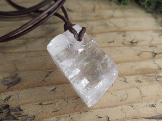 kalcyt - szpat islandzki - wisior na rzemieniu
