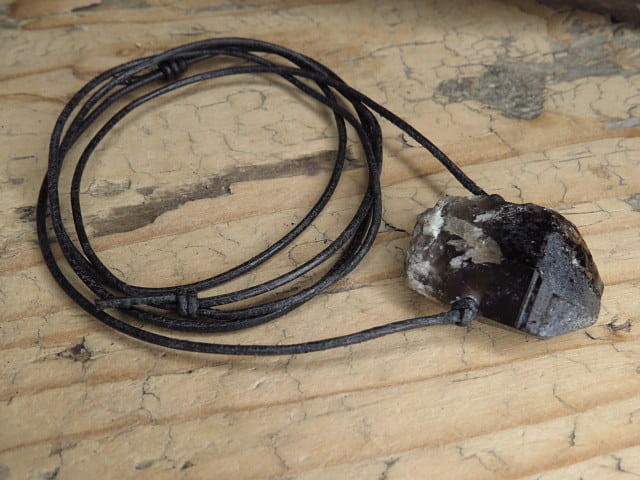 kwarc dymny * ochrona i spokój - amulet na rzemieniu