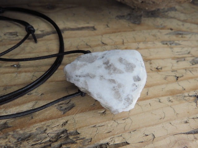 kwarc z turmalinem Polska * amulet ochronny na rzemieniu