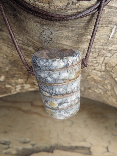 orthoceras - wisior na rzemieniu