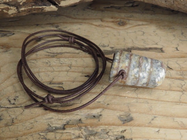 orthoceras - wisior na rzemieniu