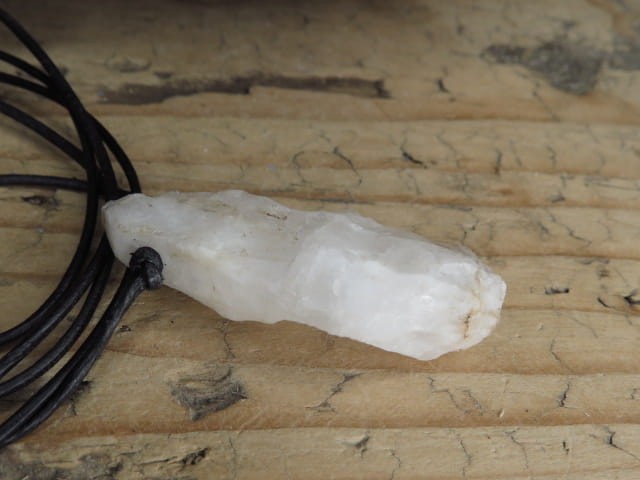 kwarc mleczny - Polska - amulet ochronny na rzemieniu
