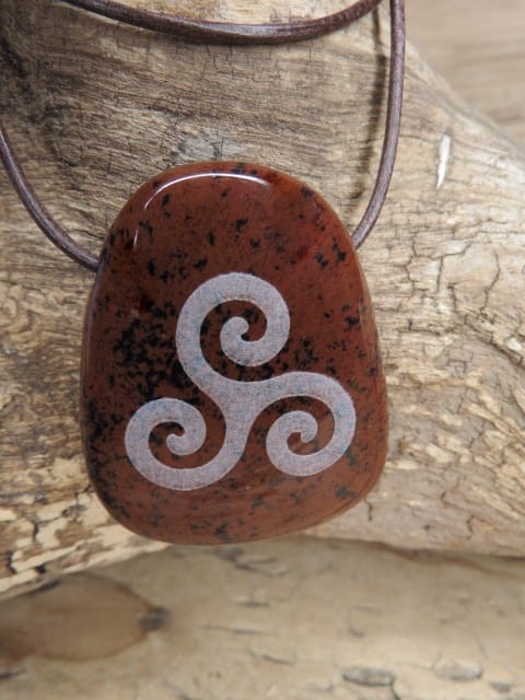 wisior trikselion na kamieniu - obsydian mahoniowy - amulet na rzemieniu