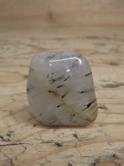 kwarc z turmalinem - kwarc turmalinowy