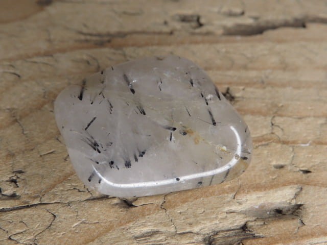 kwarc z turmalinem - kwarc turmalinowy