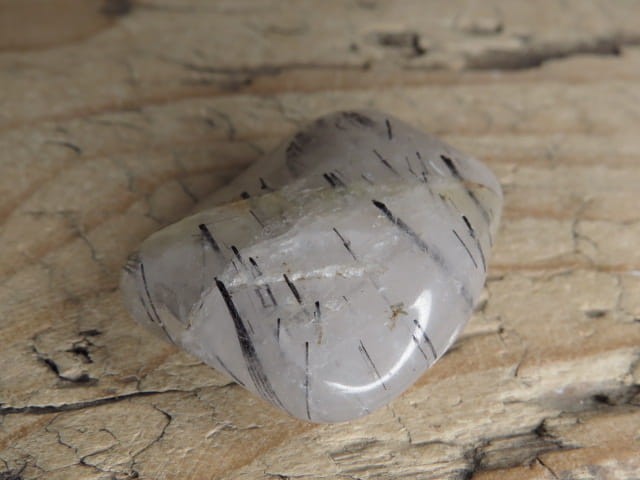 kwarc z turmalinem - kwarc turmalinowy