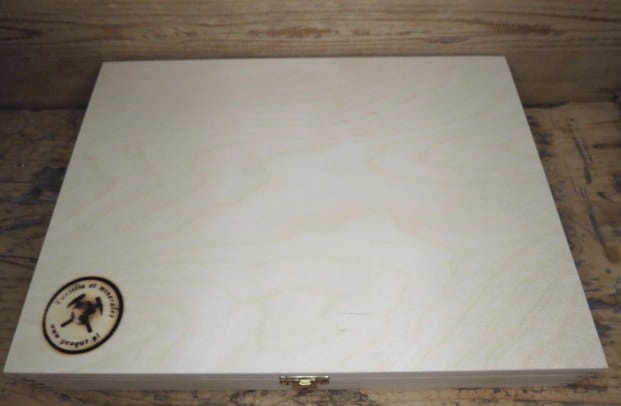 Drewniana skrzyneczka z przegródkami na minerały - 30 okienek