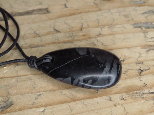 marmur Picasso * amulet na rzemieniu