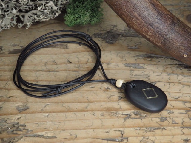 Ingwaz - runa na kamieniu