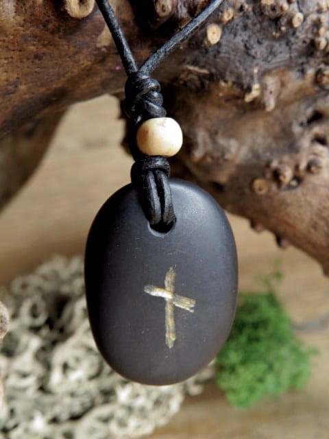 Naudiz - runa na kamieniu * wisior z bazaltu